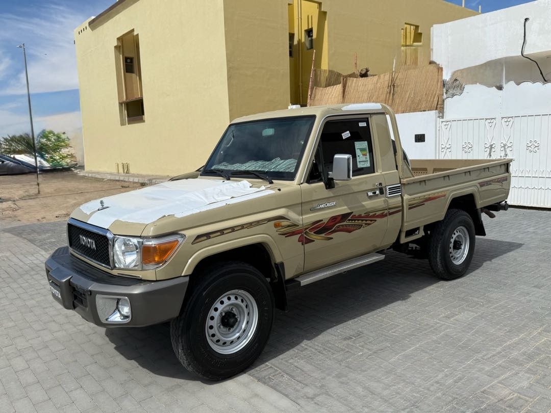 2022 TOYOTA CRUISER PICKUP